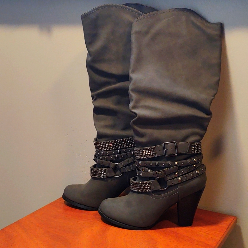 Venus NWOT dark grey women's boots size 7
